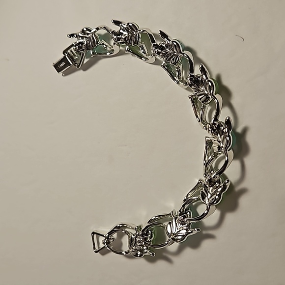 STAR Brand Grey Green Frosted Leaf Lucite & Enamel Silvertone 7" Bracelet - Picture 6 of 7